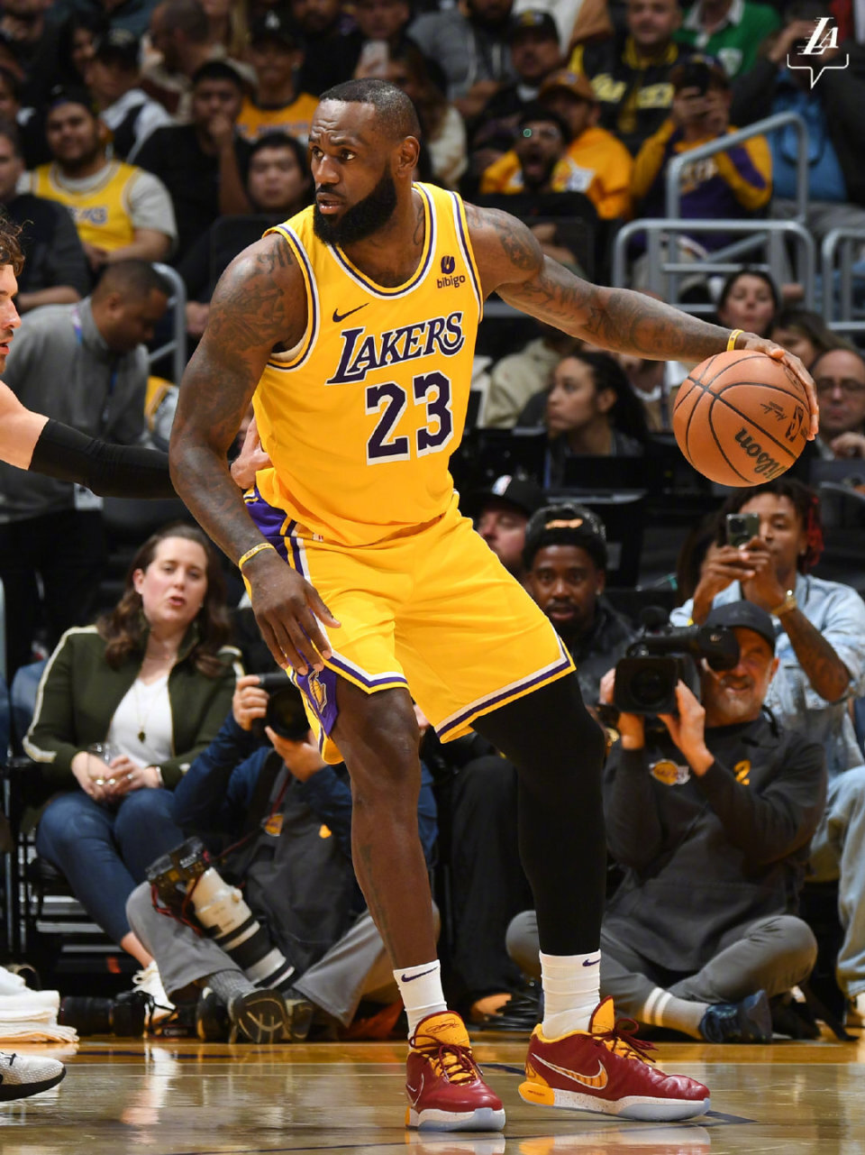 奇才险胜墨西哥男篮，詹姆斯关键制胜