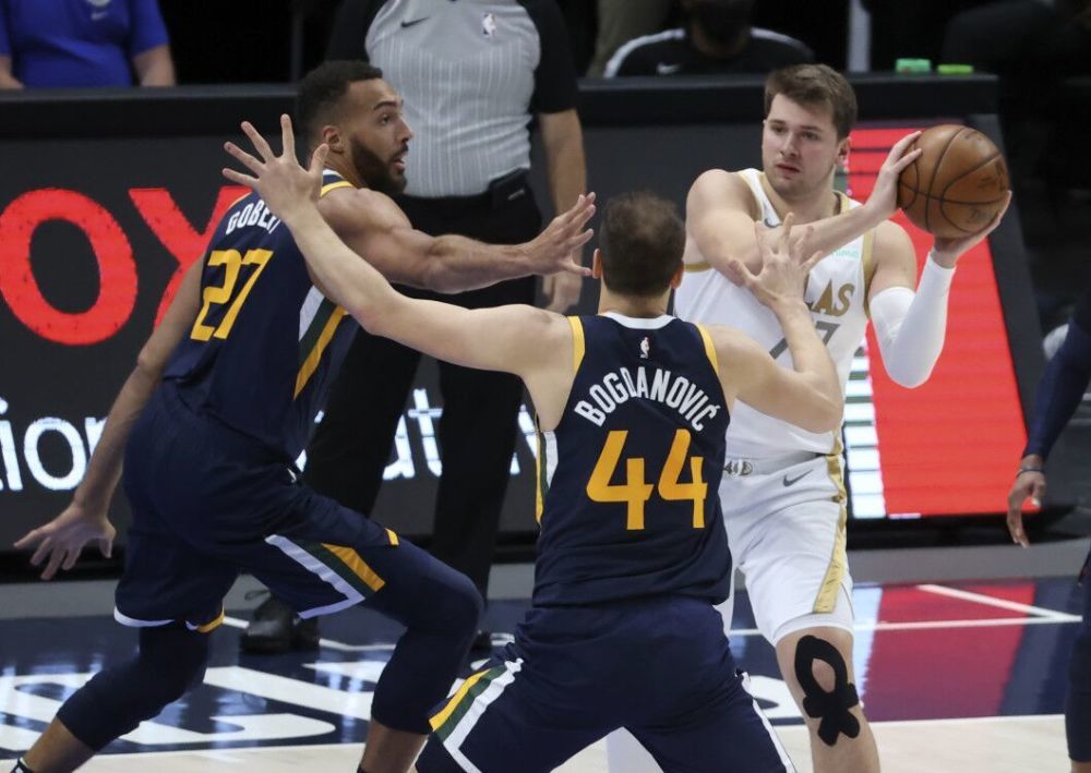 开云体育在线-独行侠完胜热火，费沃斯爆发神勇