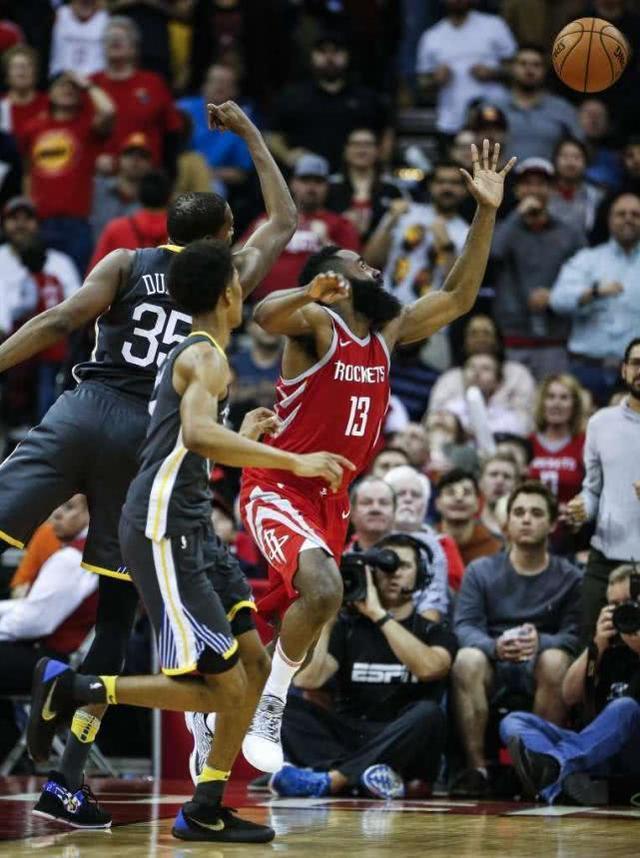 开云体育入口-CS2迎来宿敌之战，恩怨再续